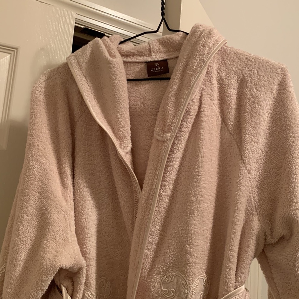 Tovel Robes - Picture 3 of 5